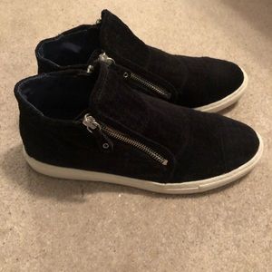 Adrienne Vittadini sneakers